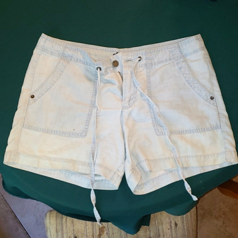 Gap light gray jean shorts